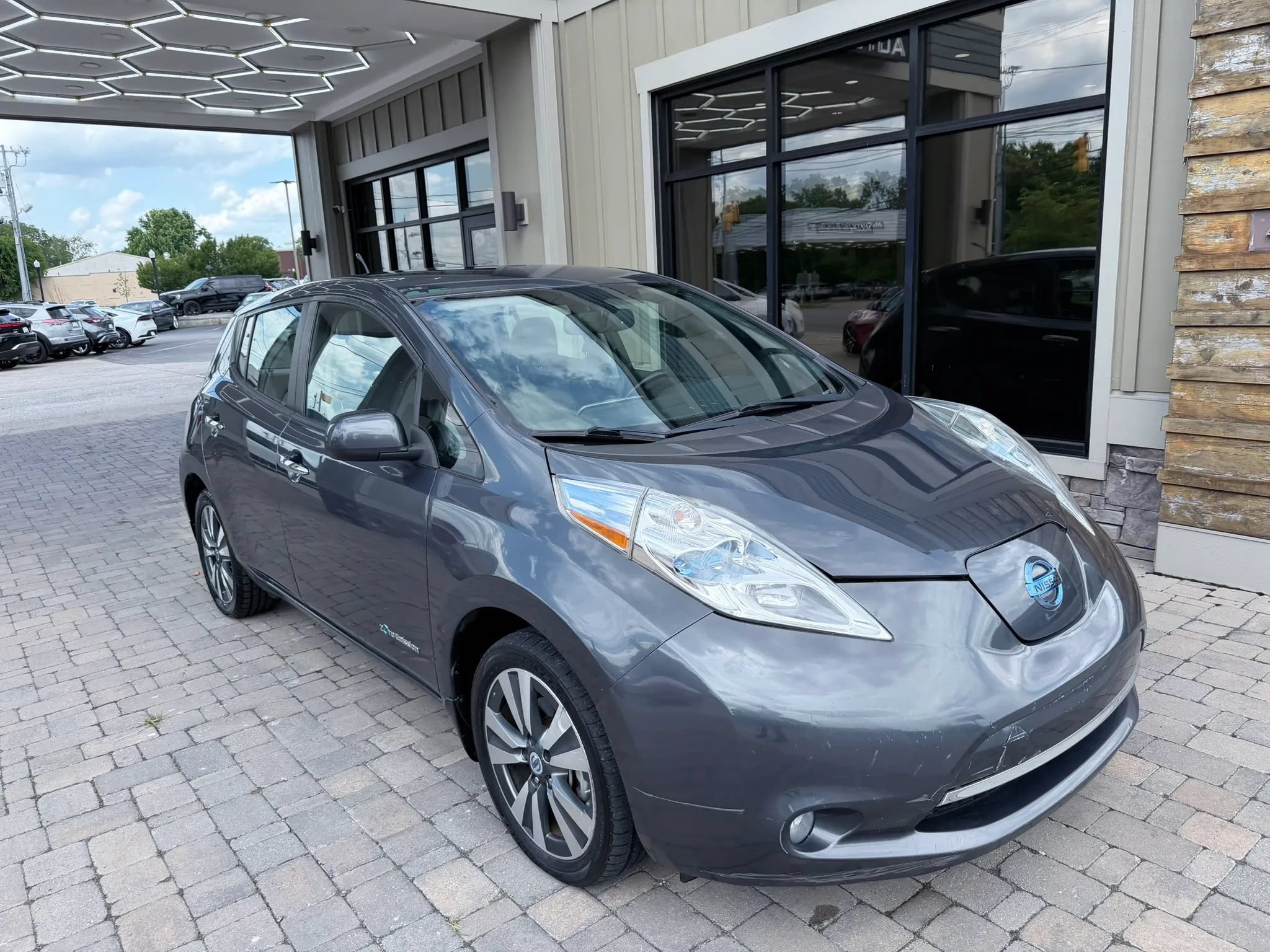 Used 2013 Nissan Leaf SL FWD image 10