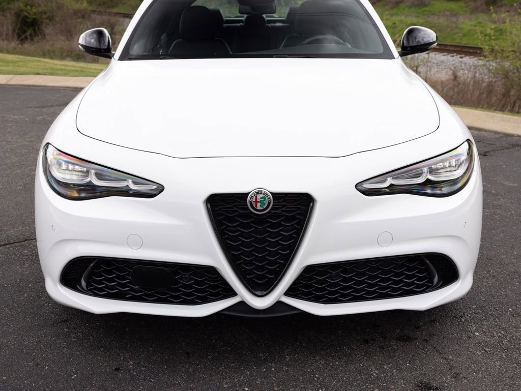 Used 2024 Alfa Romeo Giulia Veloce image 14