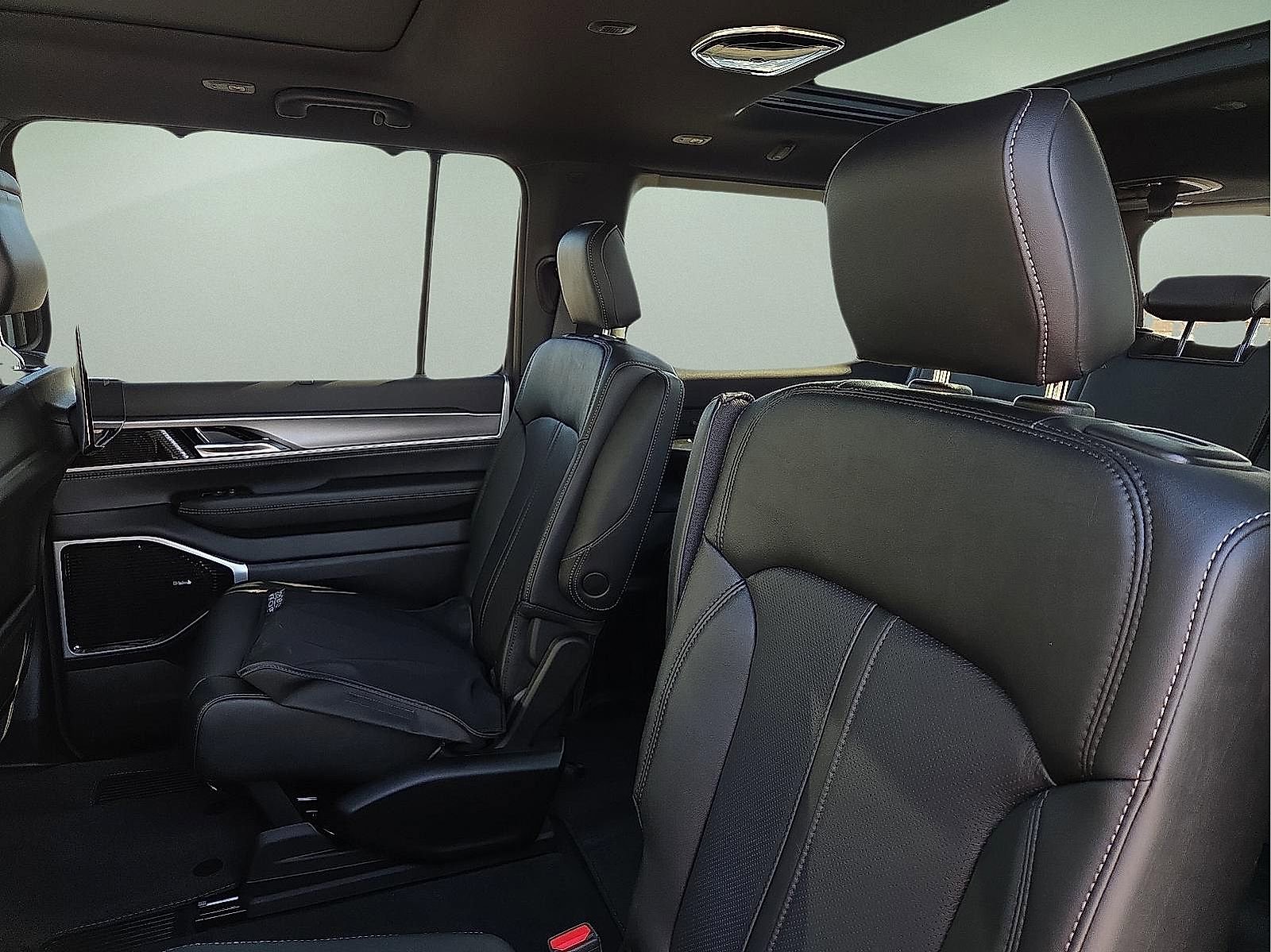 New 2026 Jeep Grand Wagoneer Limited AWD/4WD image 9