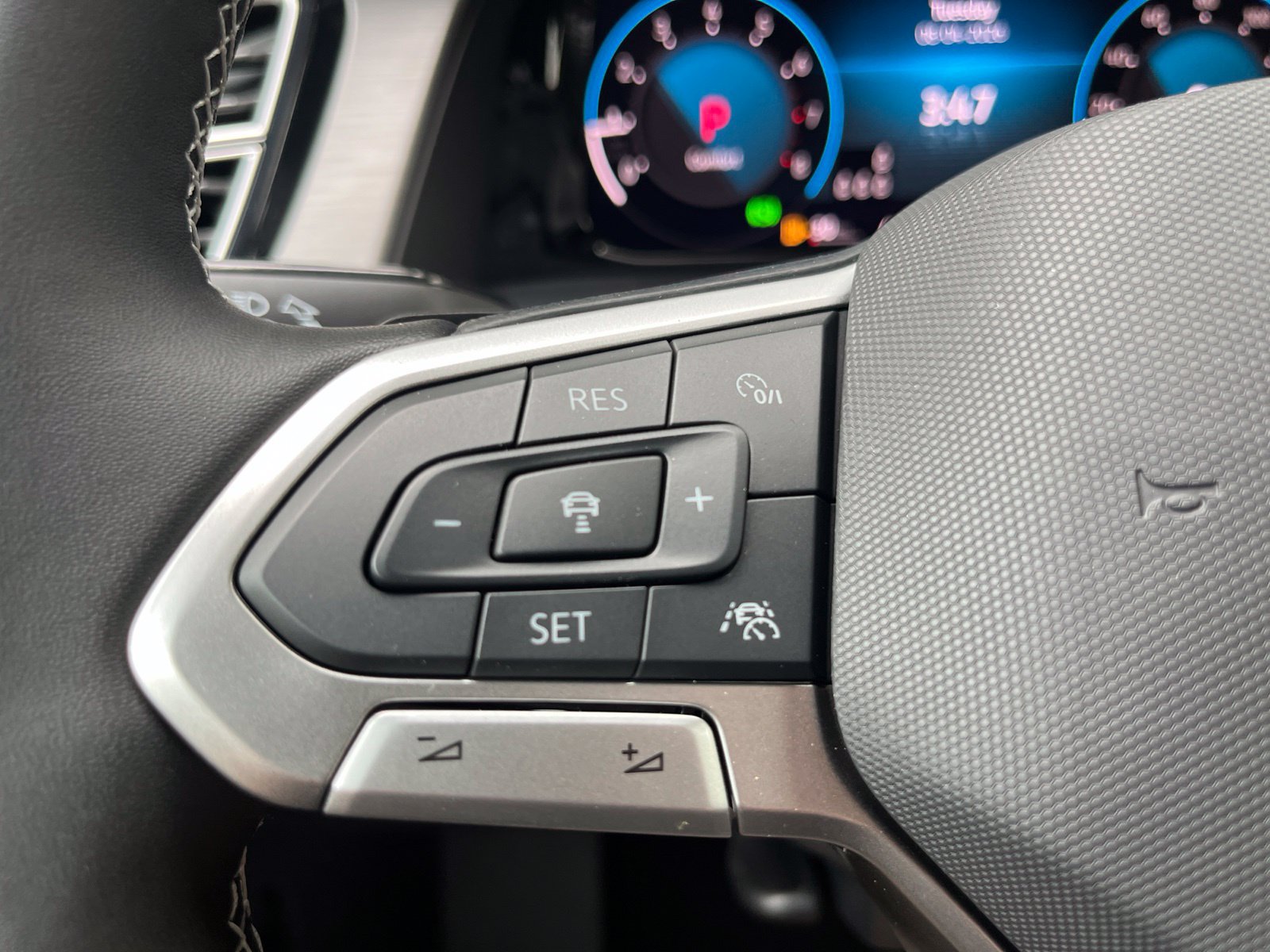 New 2026 Volkswagen Atlas Cross Sport SE FWD image 10