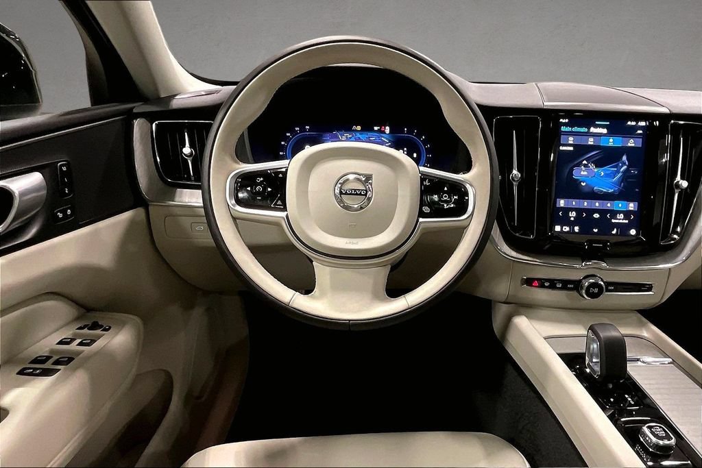 Certified 2024 Volvo XC60 B5 Plus AWD/4WD image 8