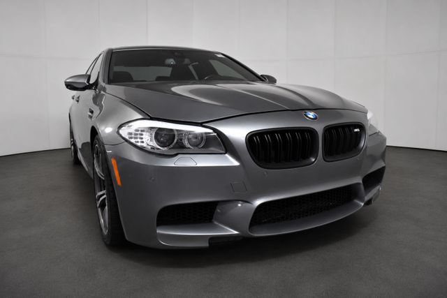 Used 2013 BMW M5 RWD image 3