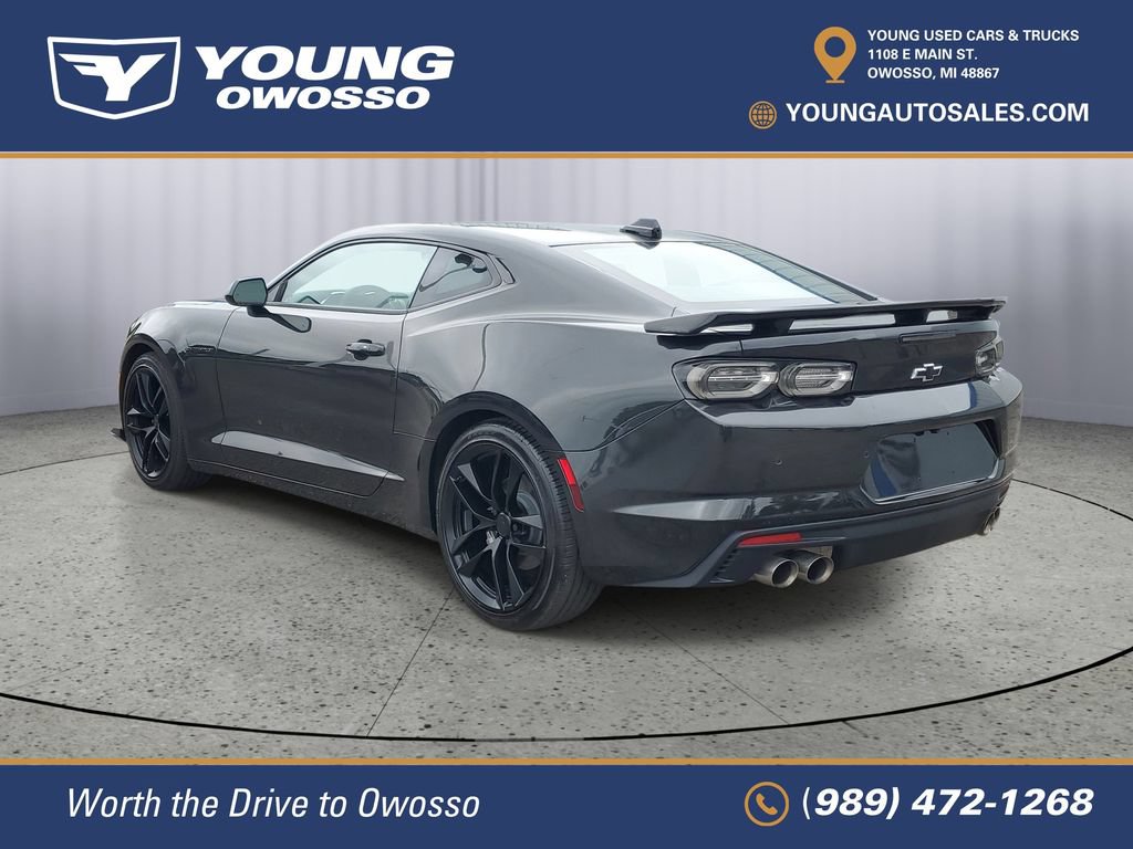 Used 2024 Chevrolet Camaro LT RWD image 4