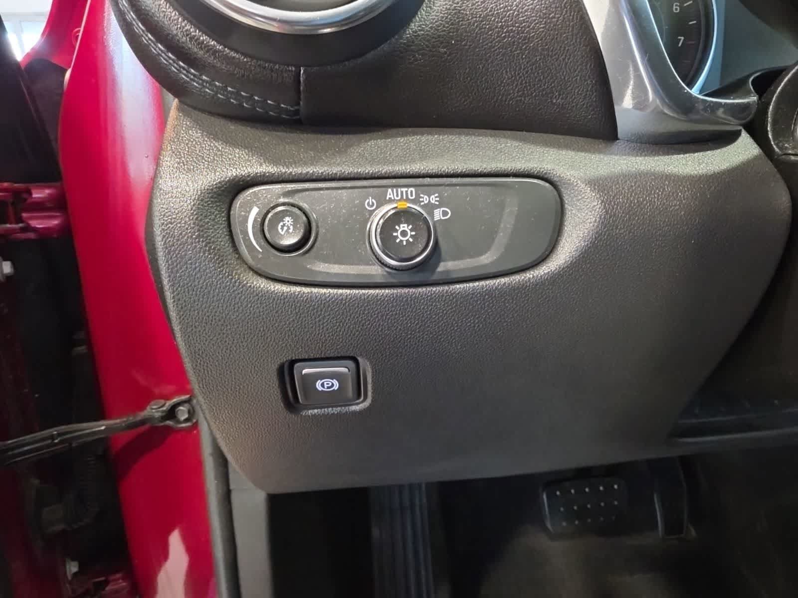 Used 2019 Chevrolet Blazer LT FWD image 21