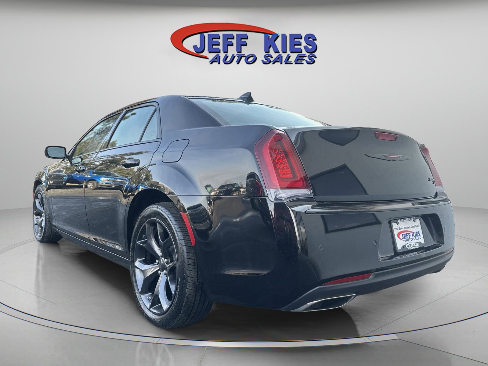 Used 2023 Chrysler 300 S image 4