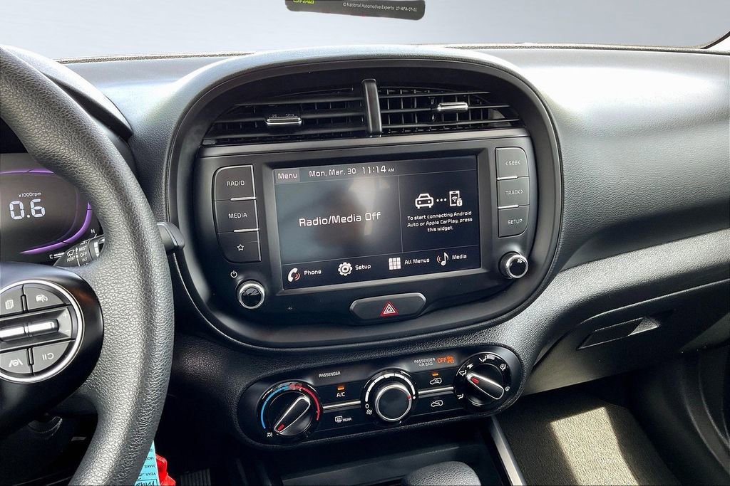 Used 2025 Kia Soul LX w/ LX Technology Package FWD image 10