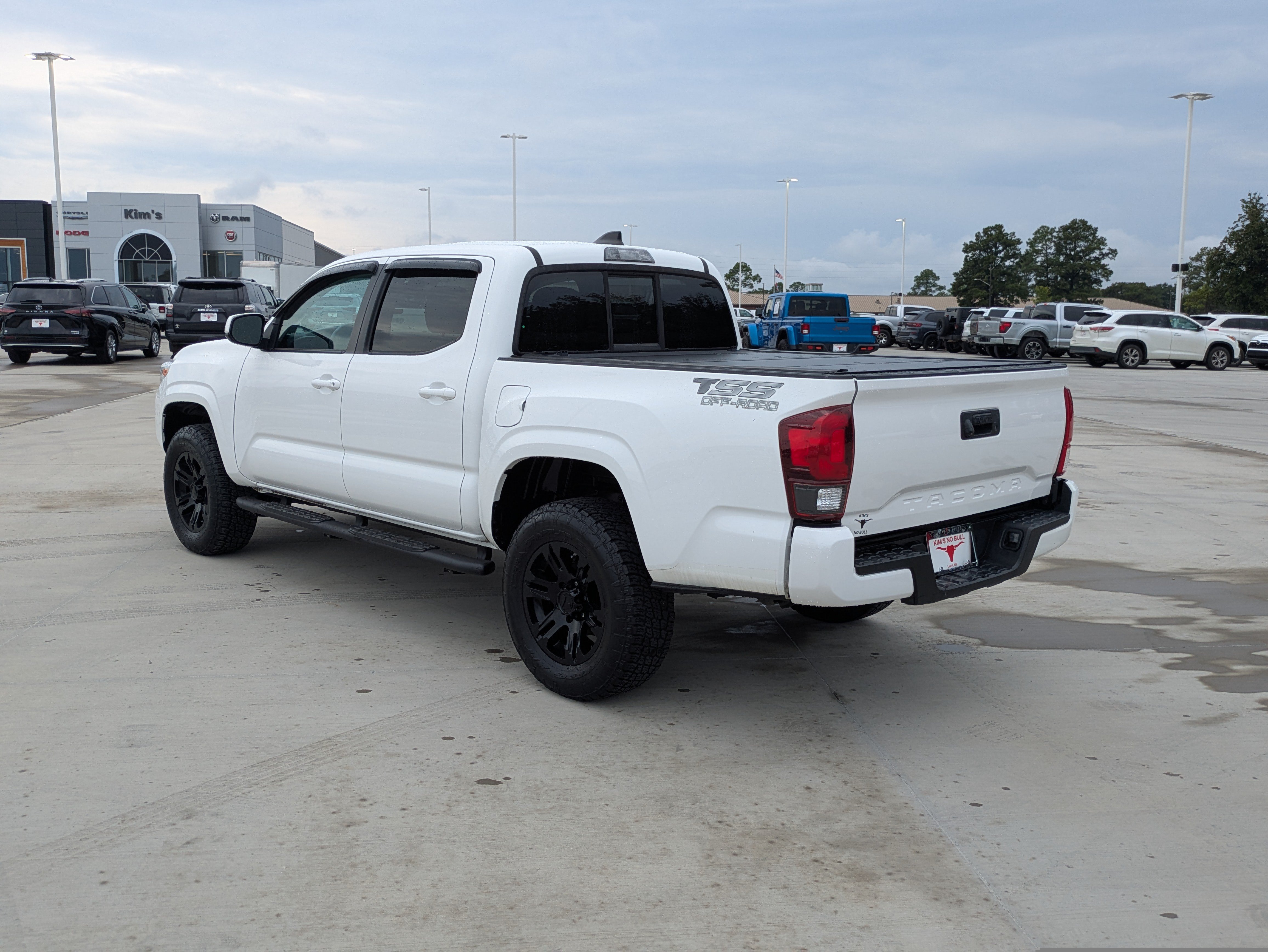 Certified 2022 Toyota Tacoma SR w/ SR Convenience Package RWD image 3