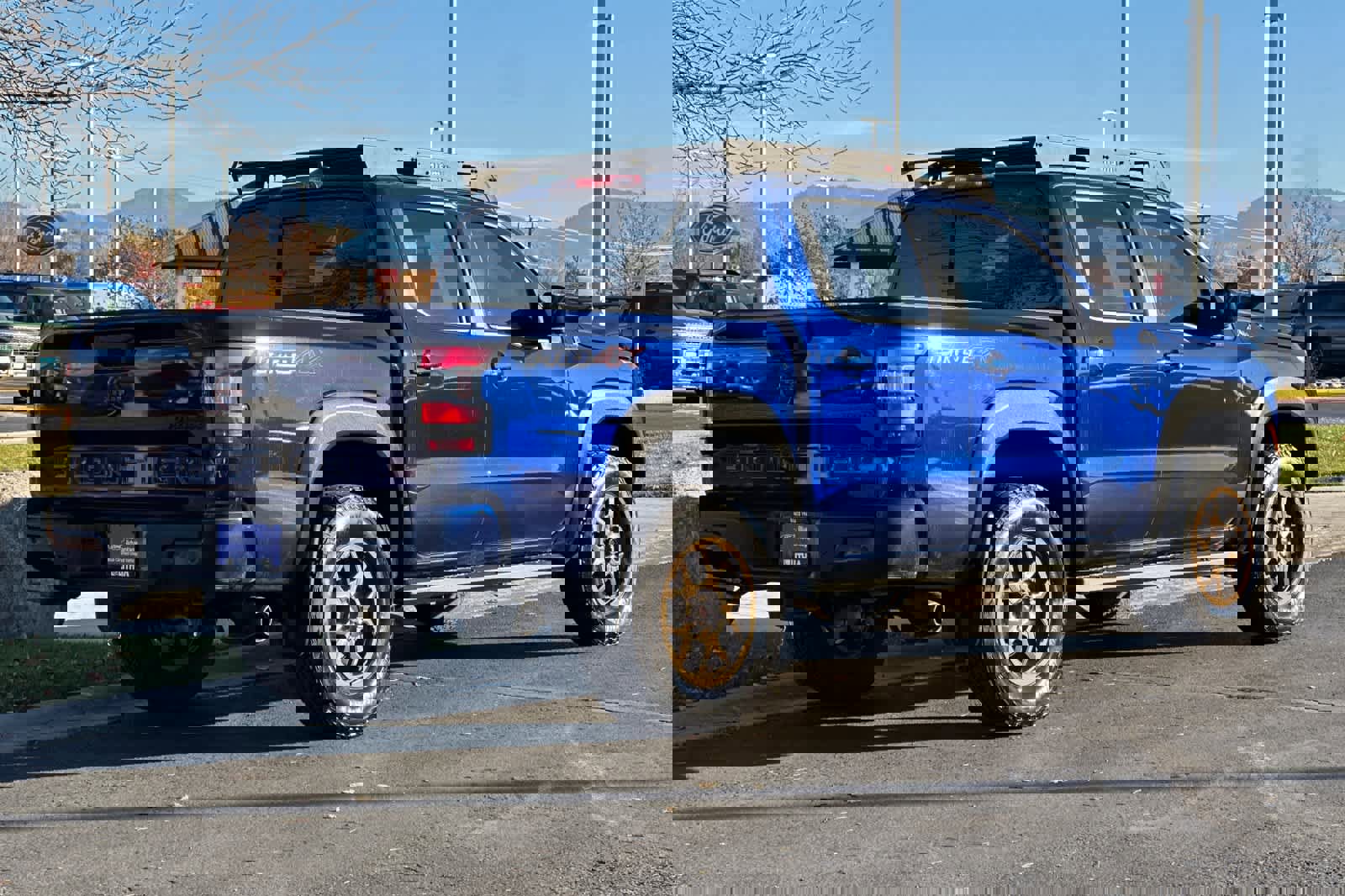 Used 2023 Nissan Frontier PRO-4X w/ Pro-4X Premium Package image 2