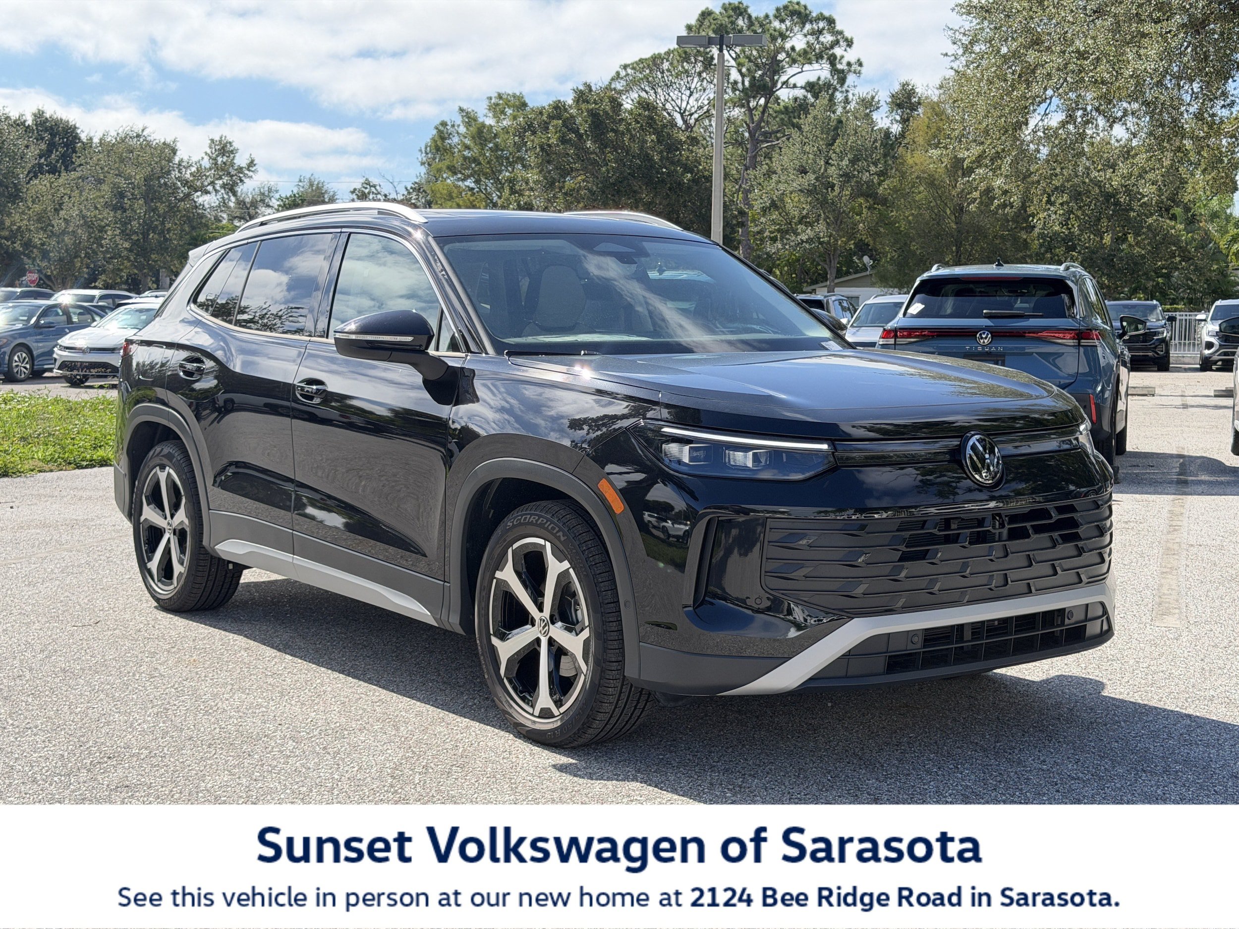 New 2026 Volkswagen Tiguan SE FWD image 1