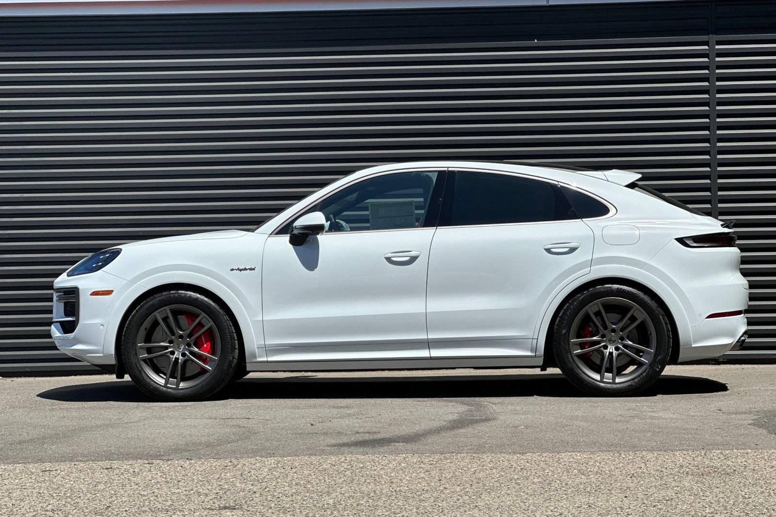 New 2025 Porsche Cayenne Turbo AWD/4WD image 2