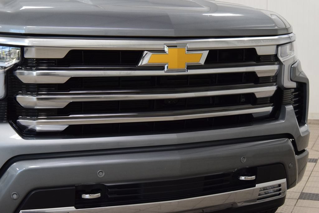 Used 2026 Chevrolet Silverado 1500 High Country w/ Technology Package AWD/4WD image 9