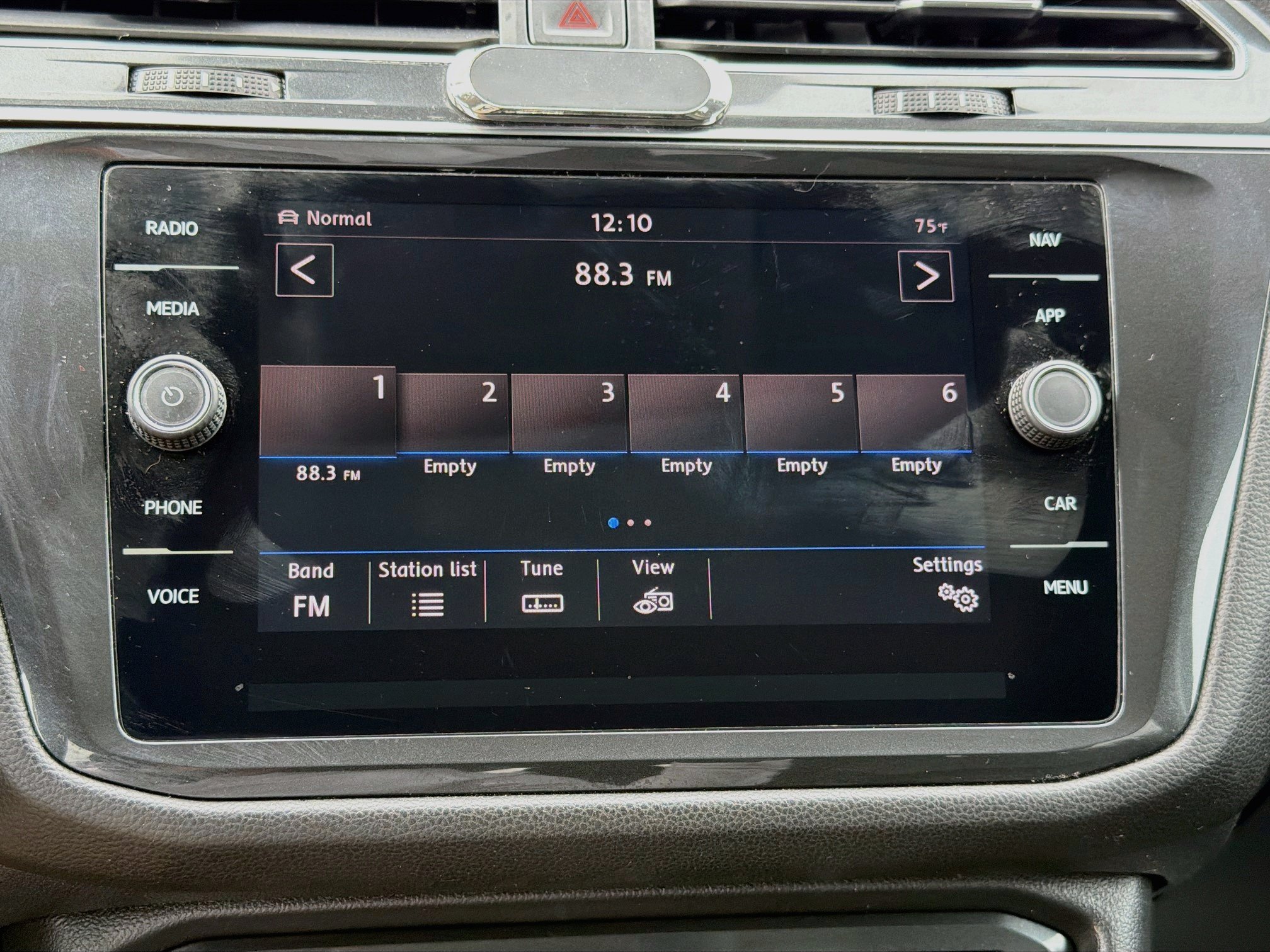 Used 2019 Volkswagen Tiguan SEL Premium w/ 3rd Row Seat Package AWD/4WD image 31