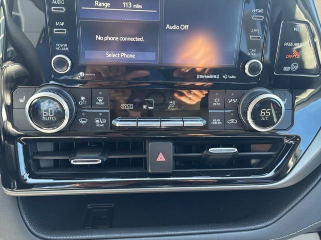 Used 2021 Toyota Highlander XLE AWD/4WD image 17