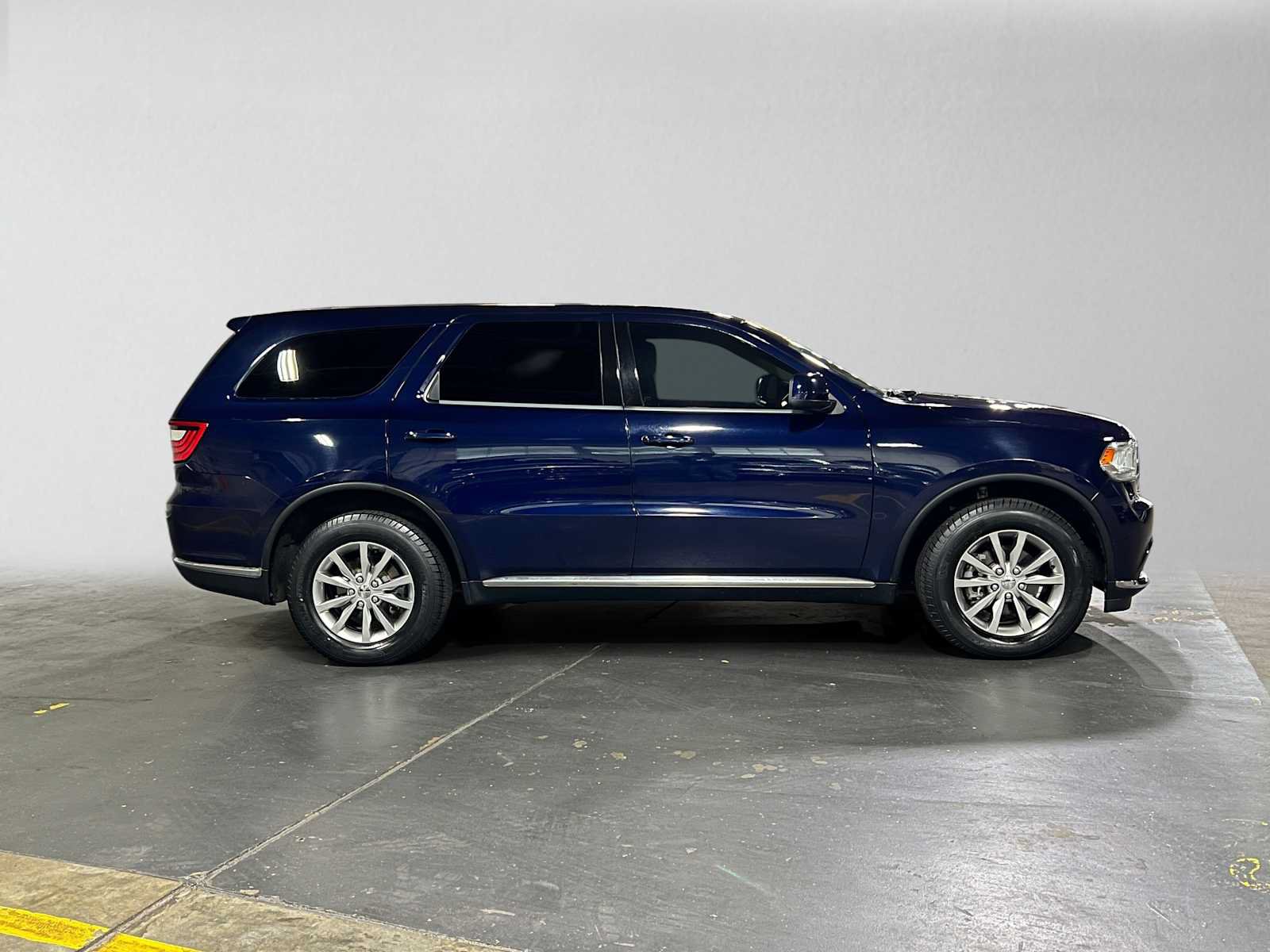Used 2018 Dodge Durango SXT w/ 3rd Row Seating Group AWD/4WD image 2