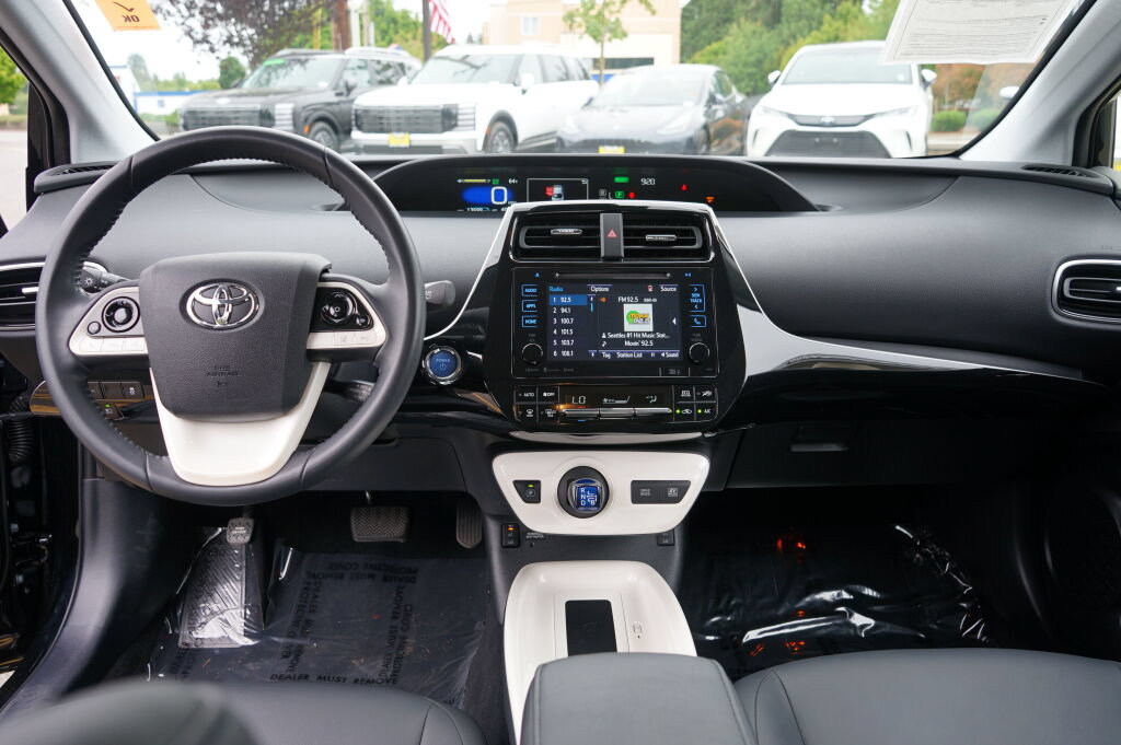 Used 2016 Toyota Prius Four w/ Advanced Technology Package FWD image 21