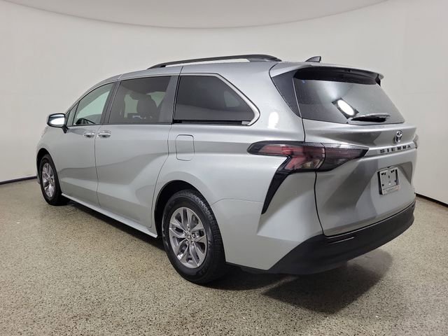 Used 2024 Toyota Sienna XLE FWD image 7