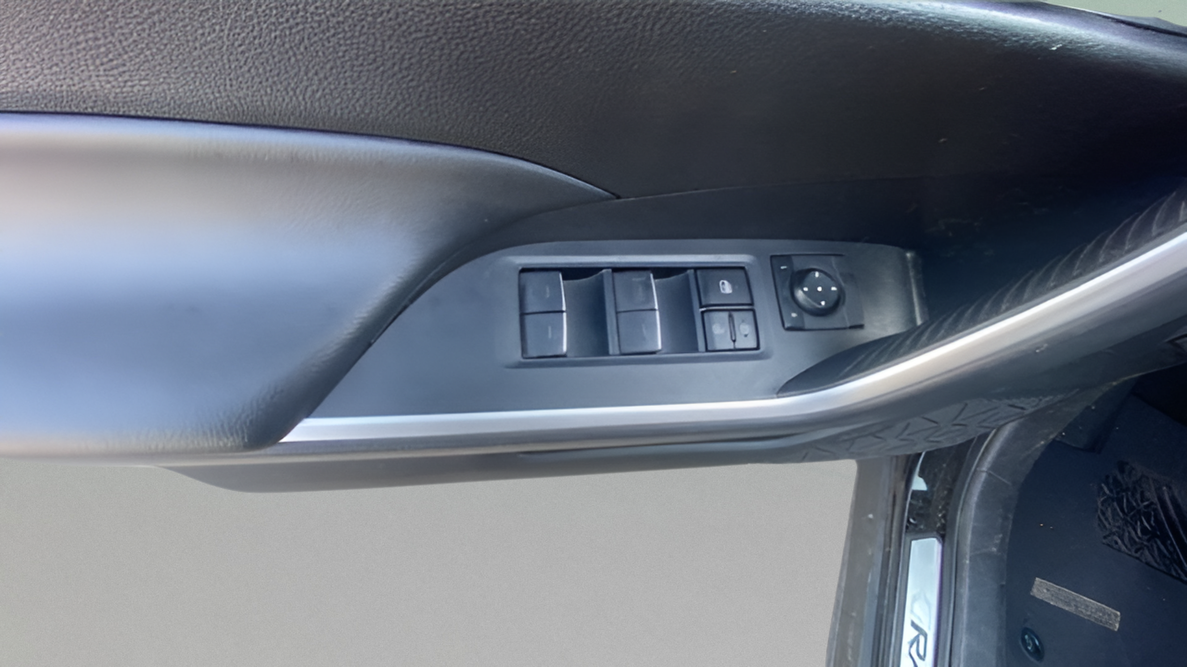 Used 2022 Toyota RAV4 SE AWD/4WD image 12