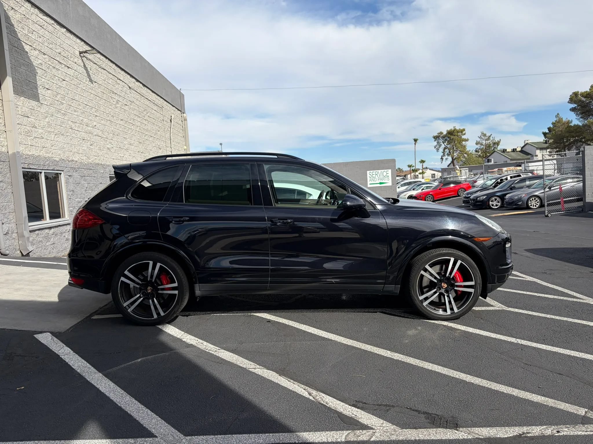 Used 2014 Porsche Cayenne Turbo S AWD/4WD image 4
