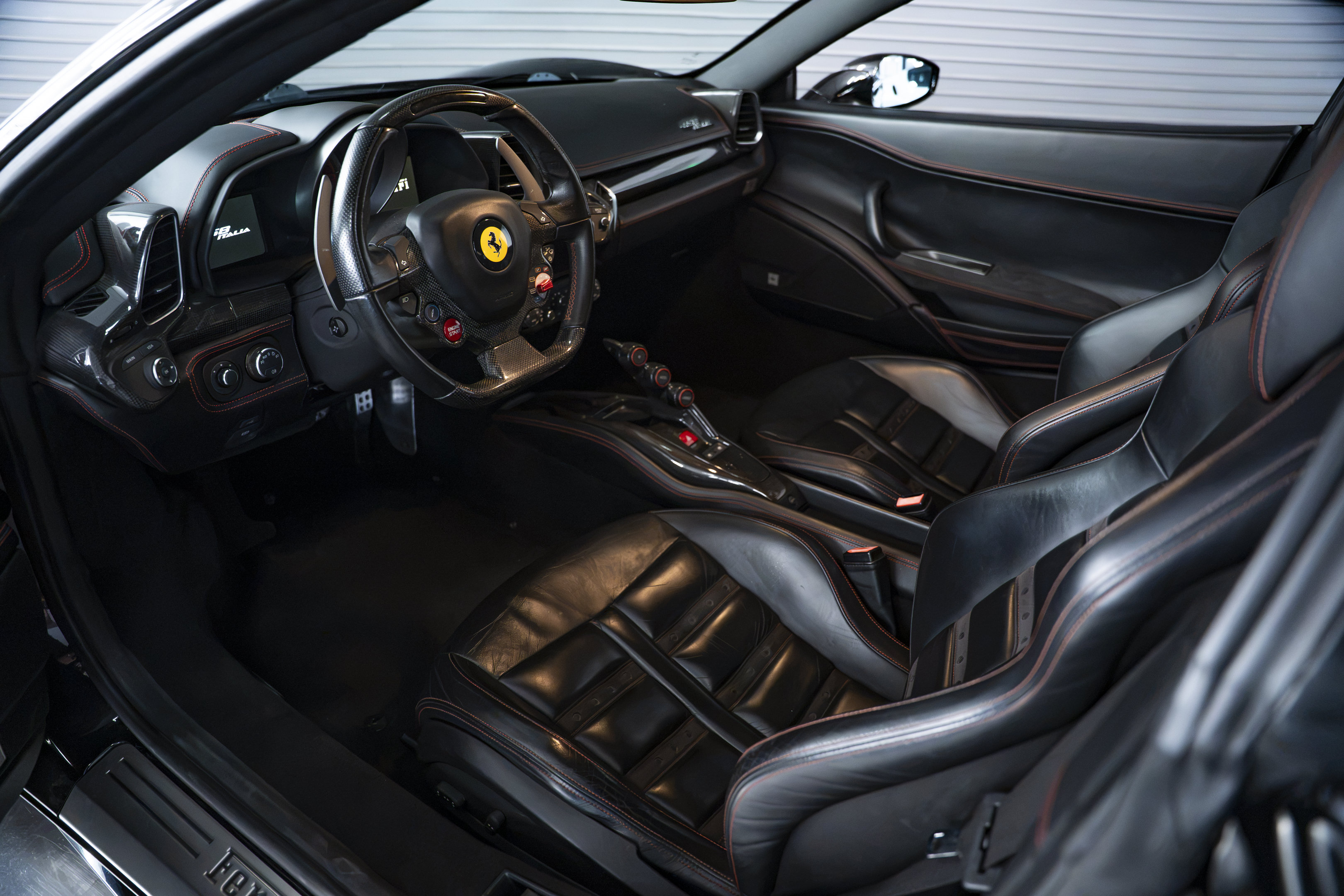 Used 2011 Ferrari 458 Italia Coupe RWD image 29