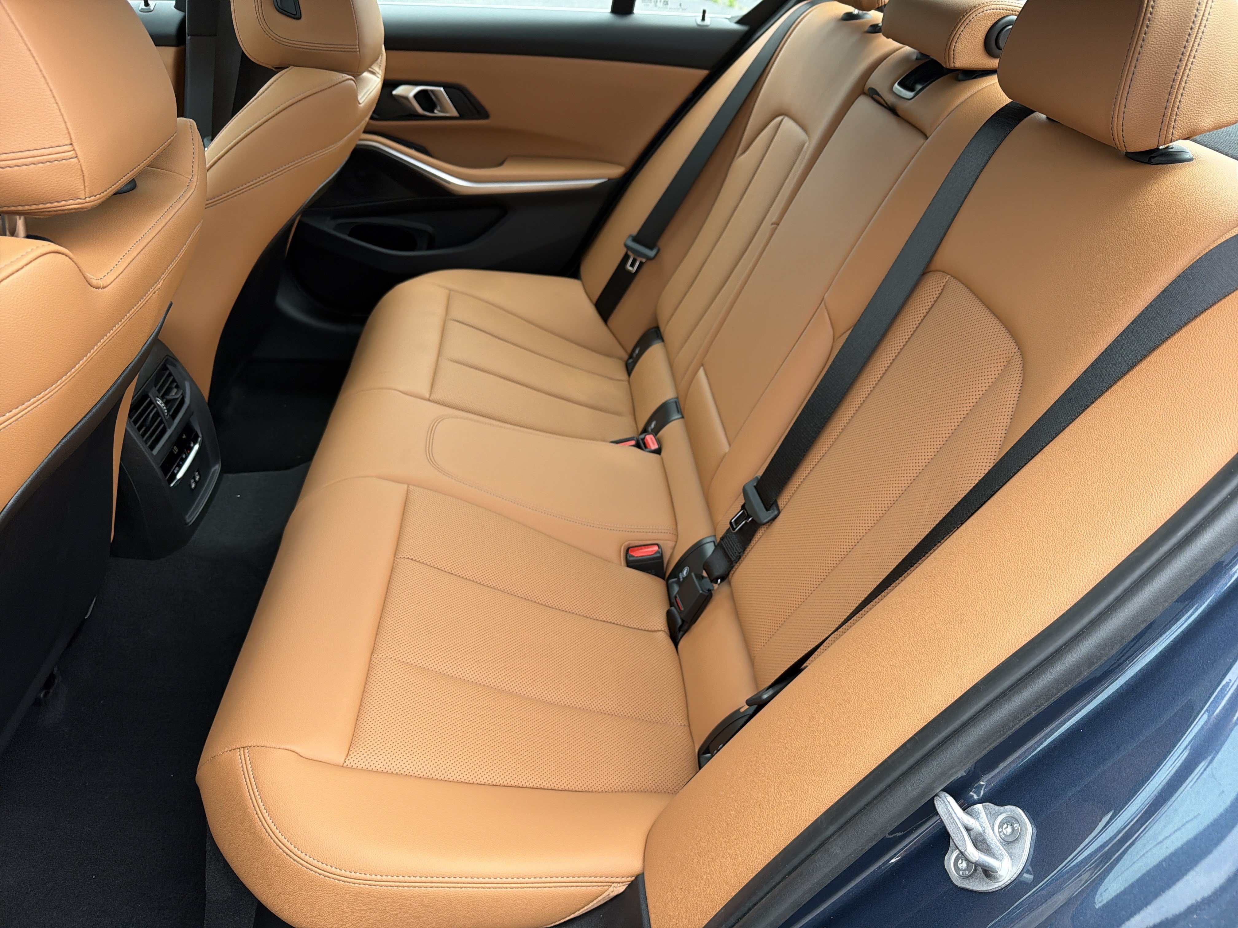New 2026 BMW 330i Sedan w/ Convenience Package RWD image 24