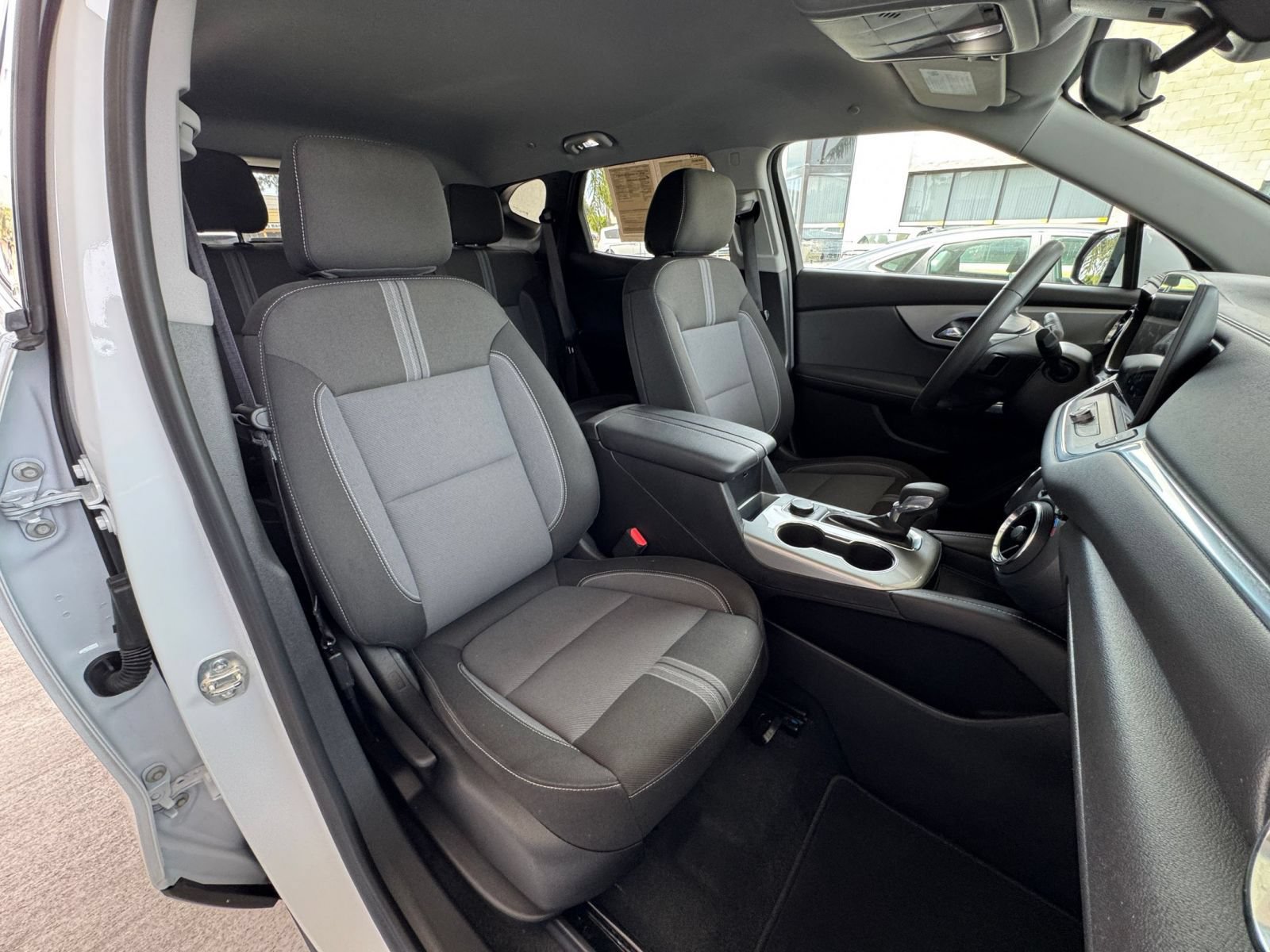 Used 2025 Chevrolet Blazer LT FWD image 38