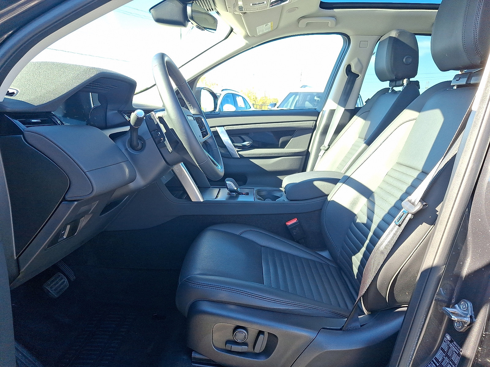 Used 2025 Land Rover Discovery Sport S image 12