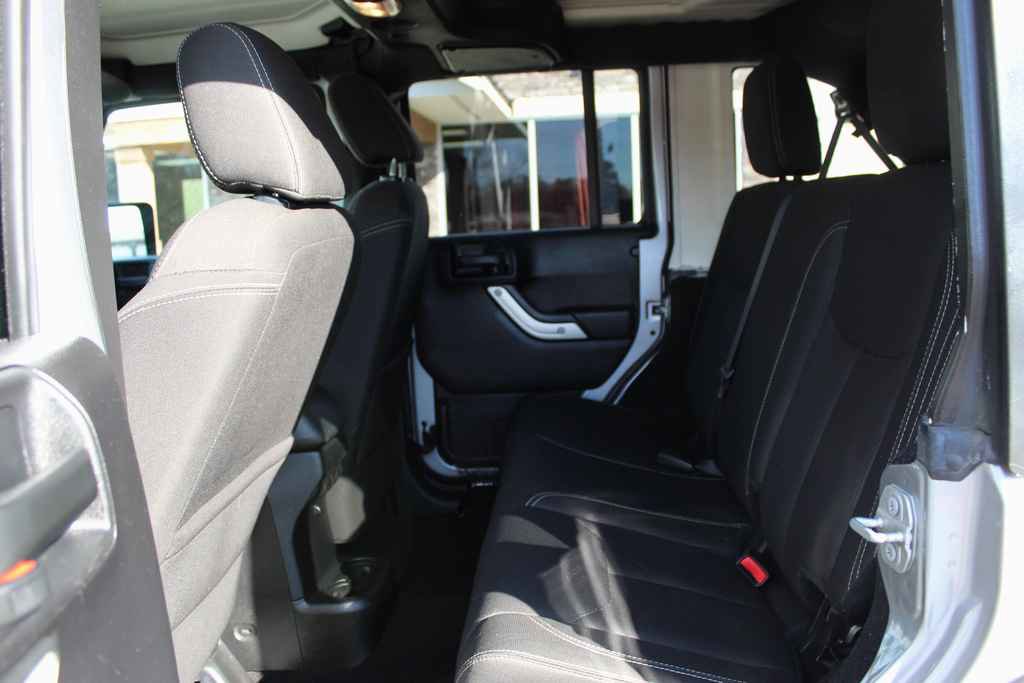 Used 2016 Jeep Wrangler Unlimited Sahara w/ Dual Top Group image 21