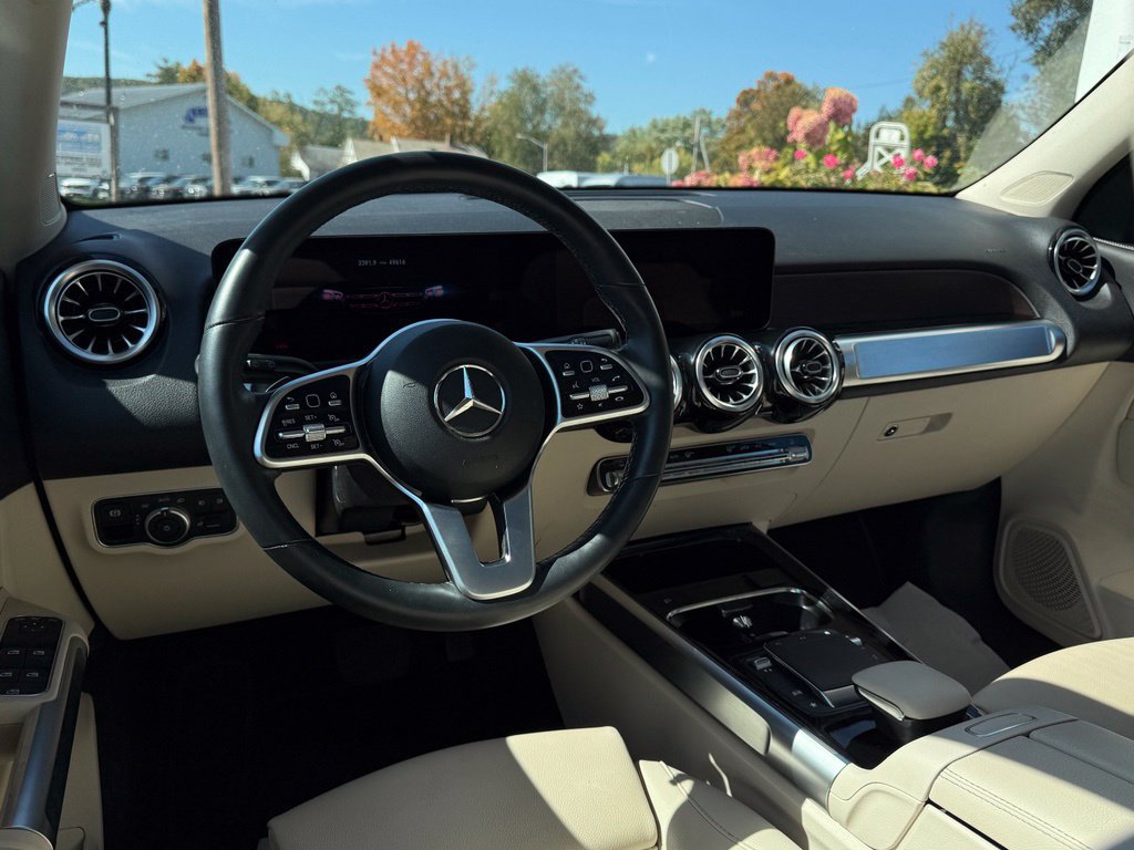 Used 2023 Mercedes-Benz GLB 250 4MATIC image 16