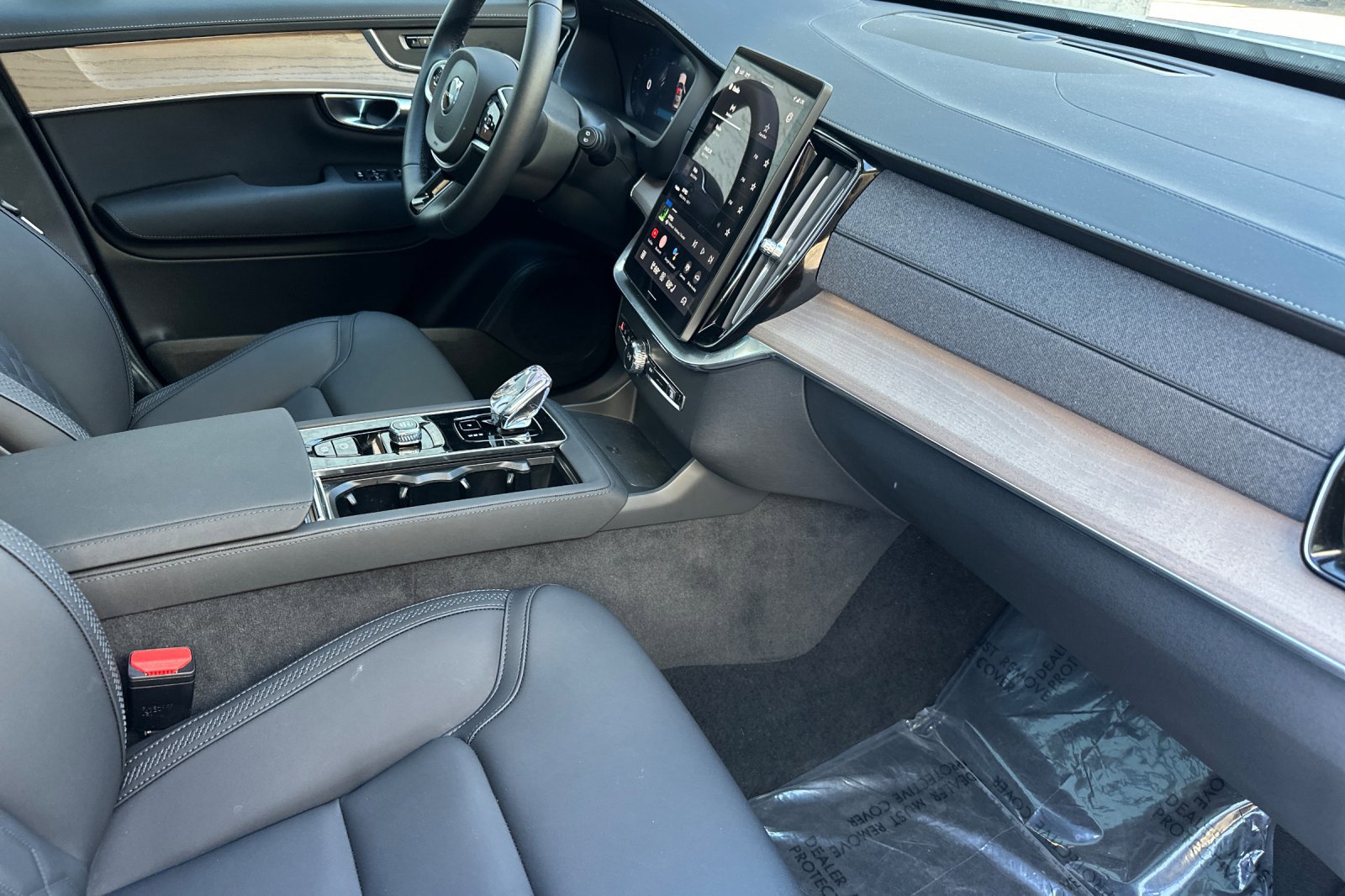 Certified 2025 Volvo XC90 B6 Core w/ Protection Package Premier image 17