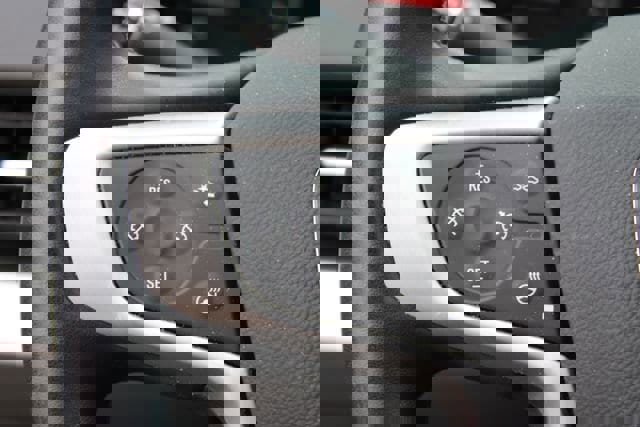 Used 2023 GMC Terrain SLT w/ Tech Package image 12