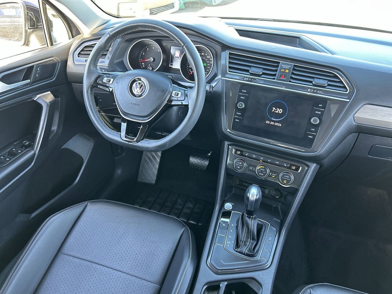 Used 2021 Volkswagen Tiguan SE FWD image 12