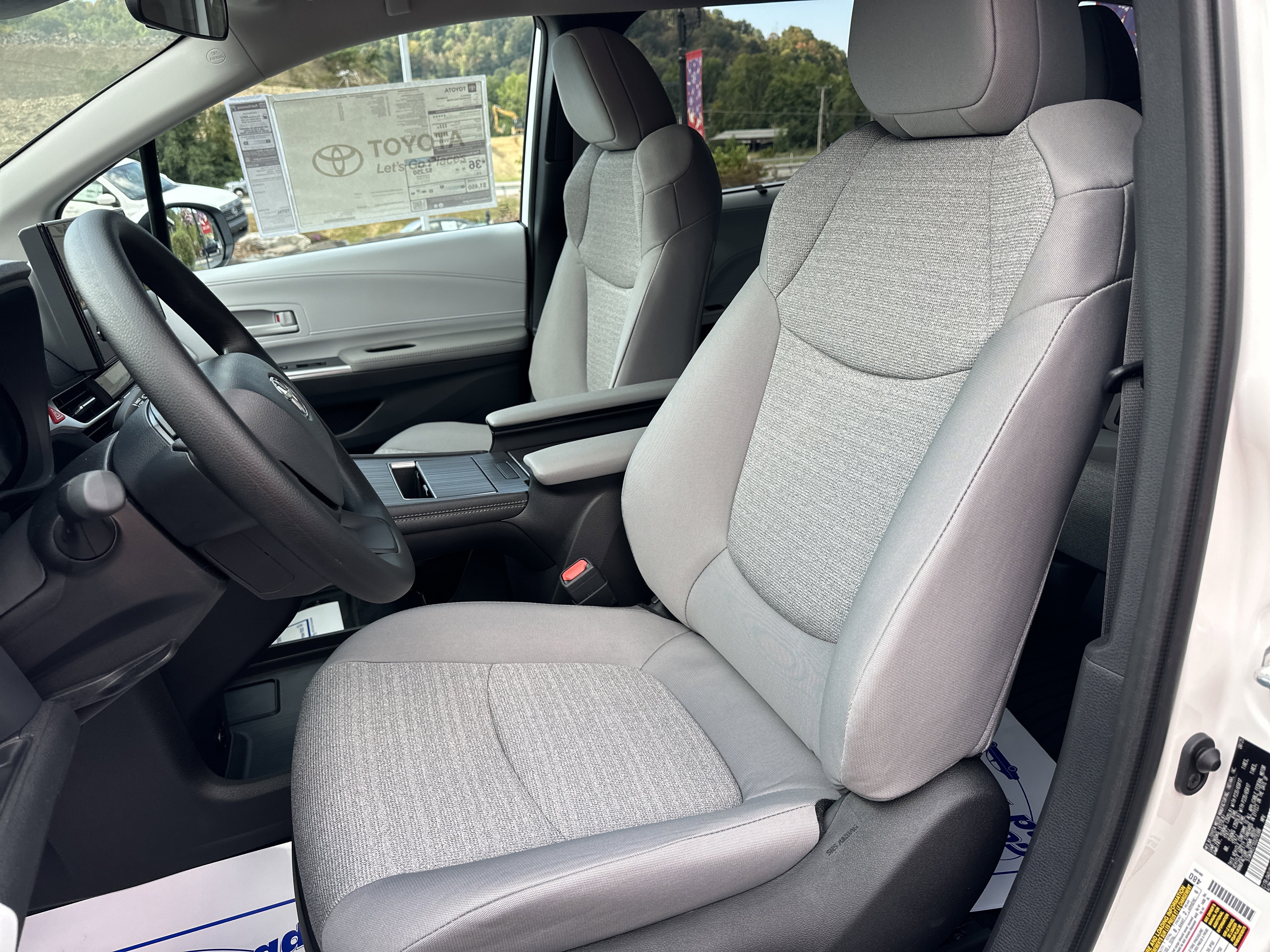 New 2025 Toyota Sienna LE image 19