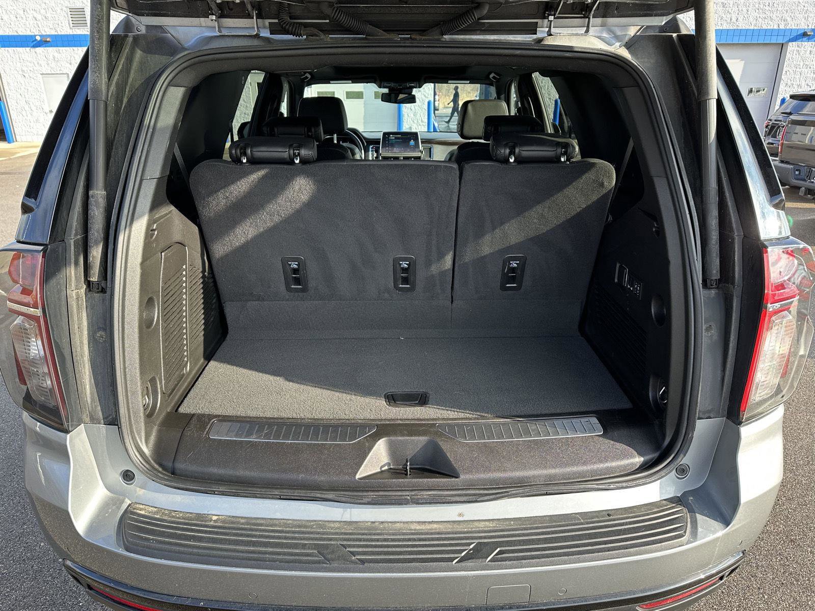 Used 2024 Chevrolet Tahoe Z71 w/ Luxury Package image 5