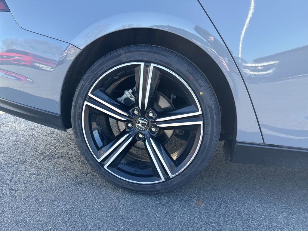 Used 2023 Honda Accord Sport image 9