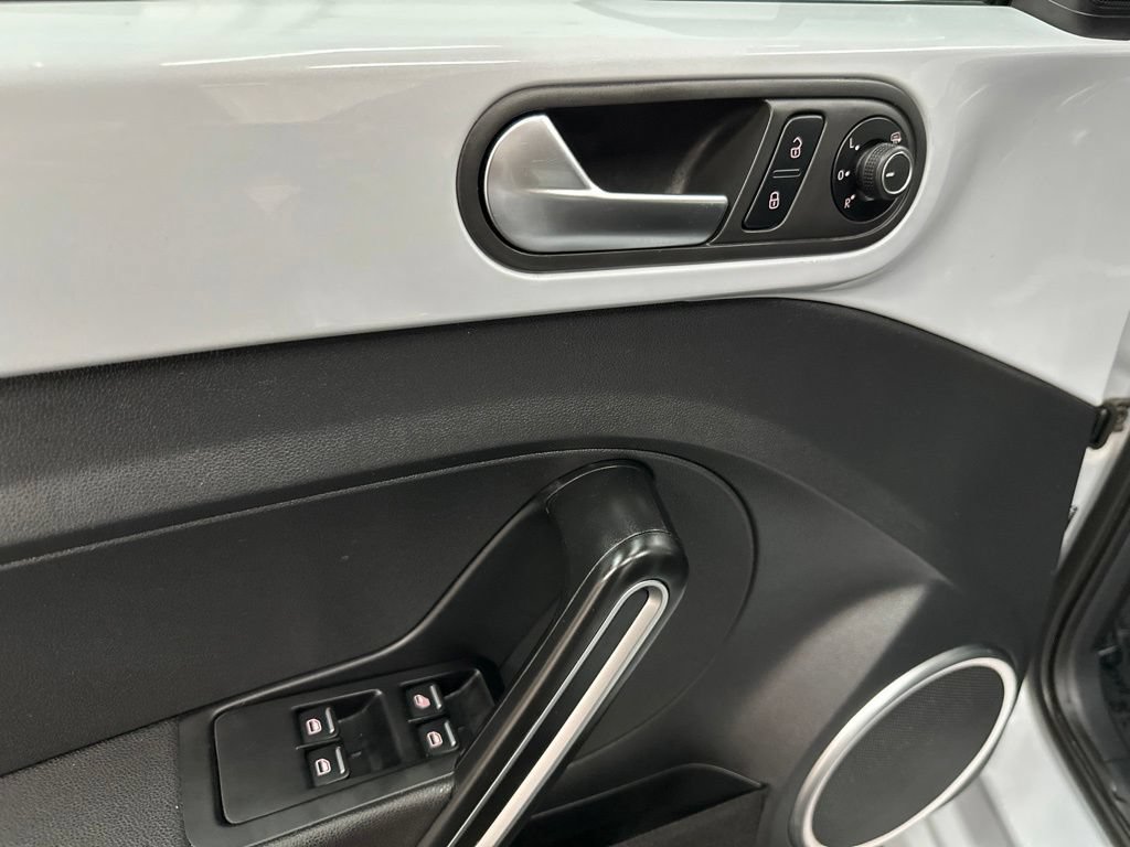 Used 2019 Volkswagen Beetle 2.0T SE FWD image 22