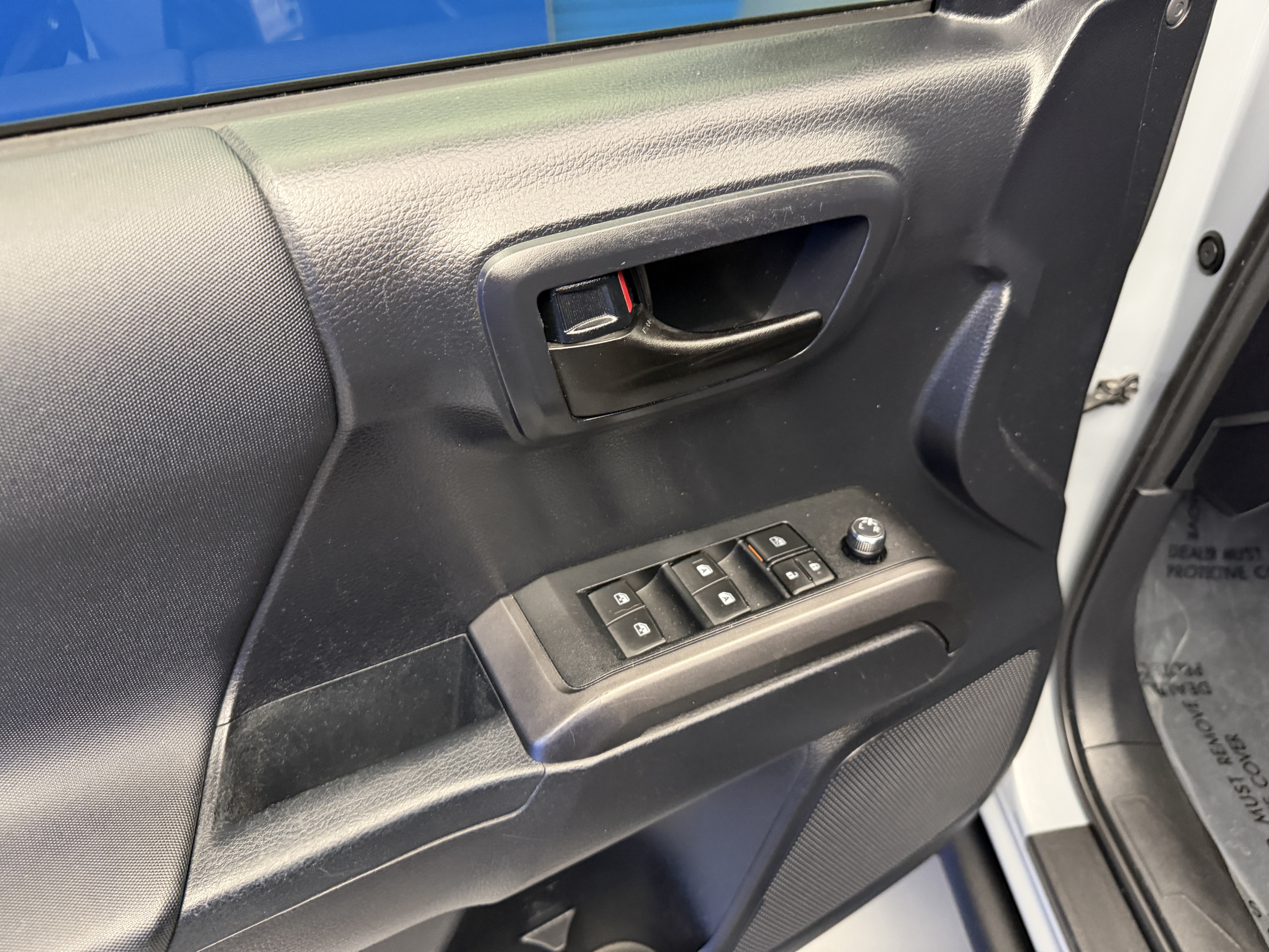 Used 2018 Toyota Tacoma TRD Sport AWD/4WD image 10