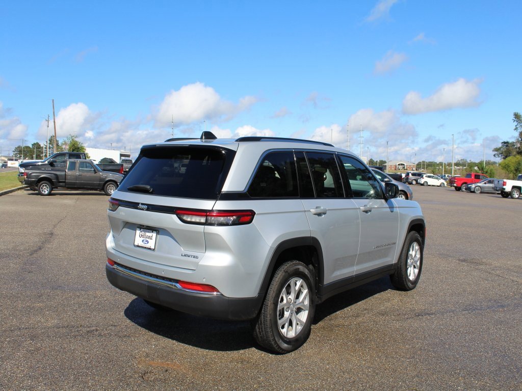 Used 2023 Jeep Grand Cherokee Limited image 9