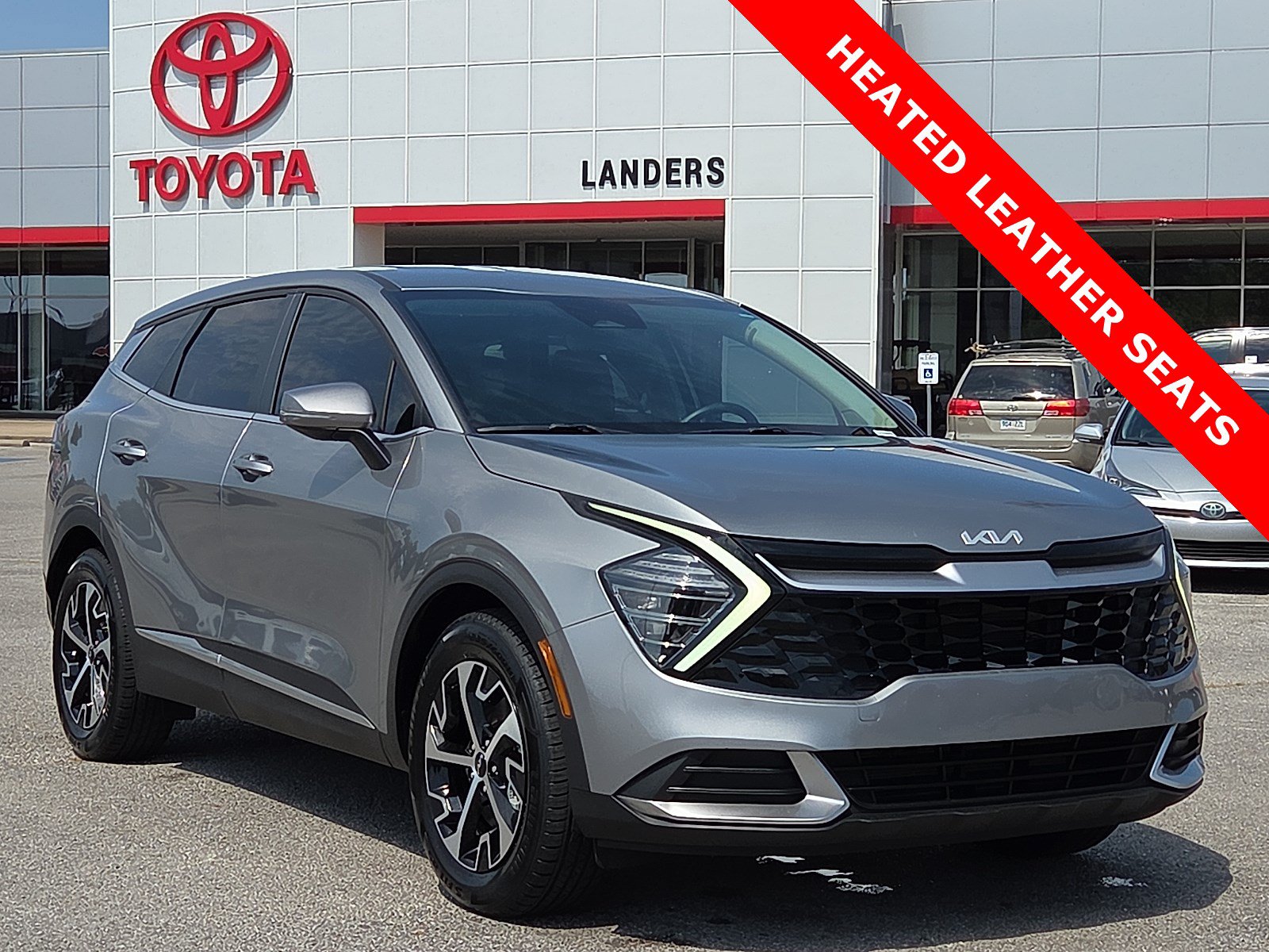 Used 2024 Kia Sportage EX FWD image 1