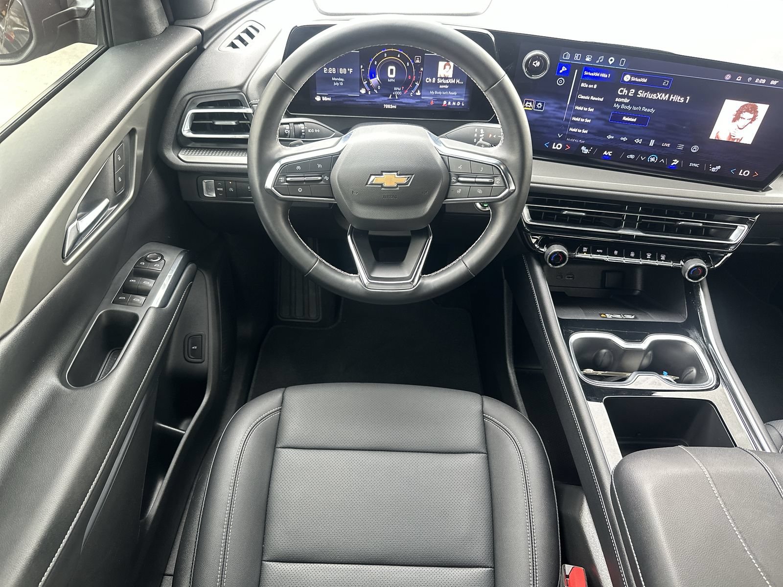 Used 2026 Chevrolet Traverse LT w/ Driver Confidence Package FWD image 17