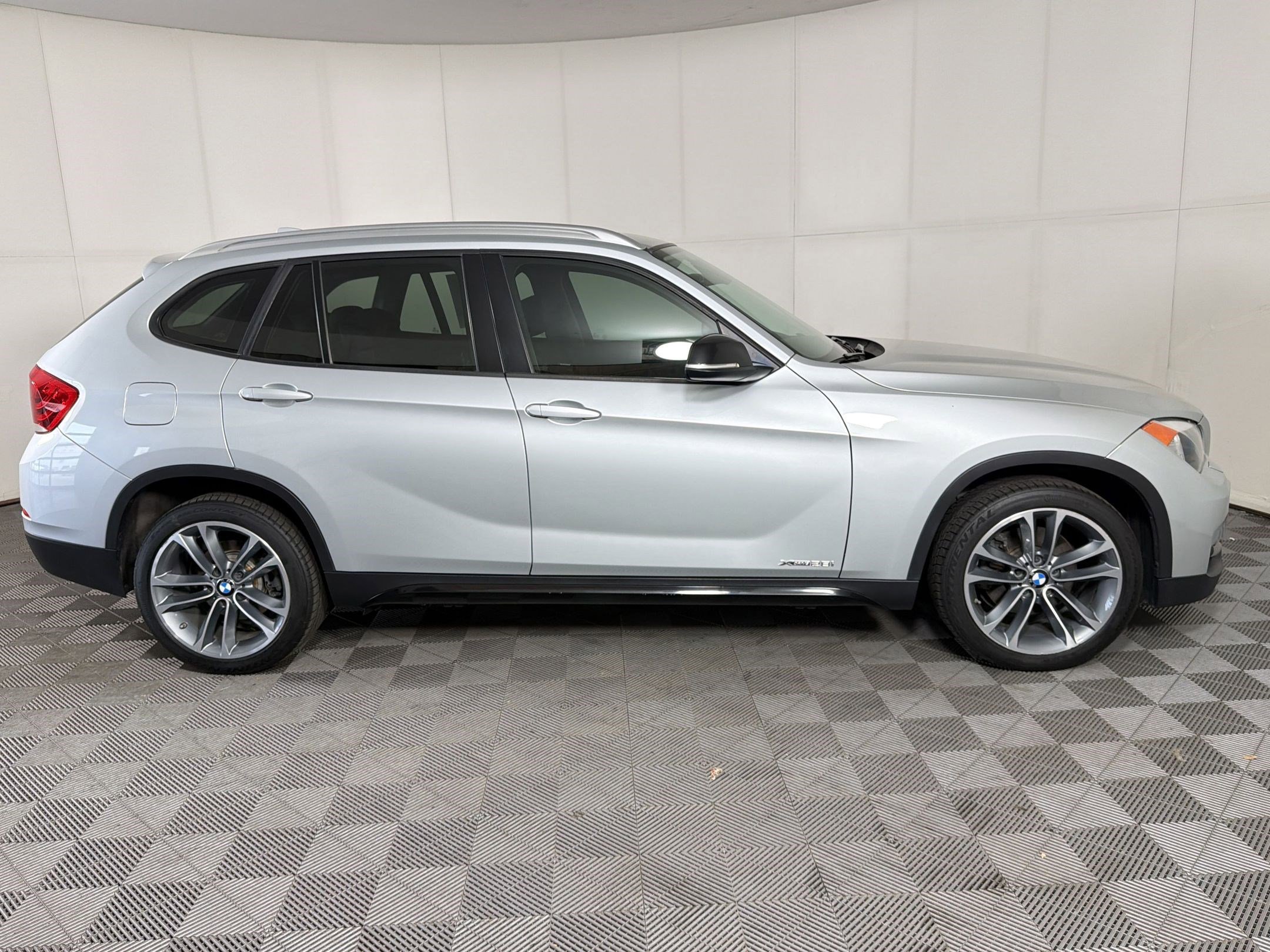 Used 2013 BMW X1 xDrive28i w/ Premium Pkg AWD/4WD image 8