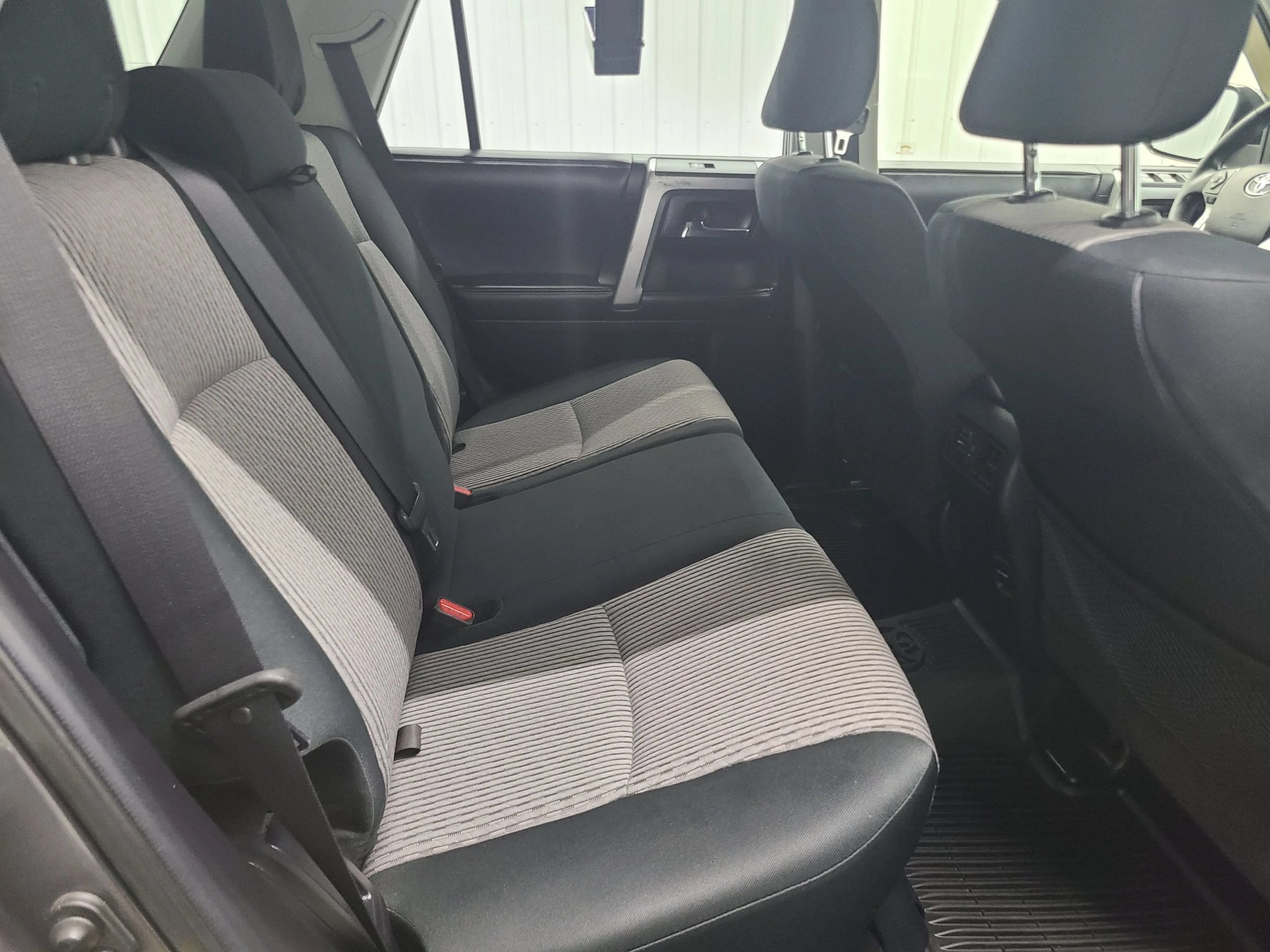 Used 2017 Toyota 4Runner SR5 AWD/4WD image 40