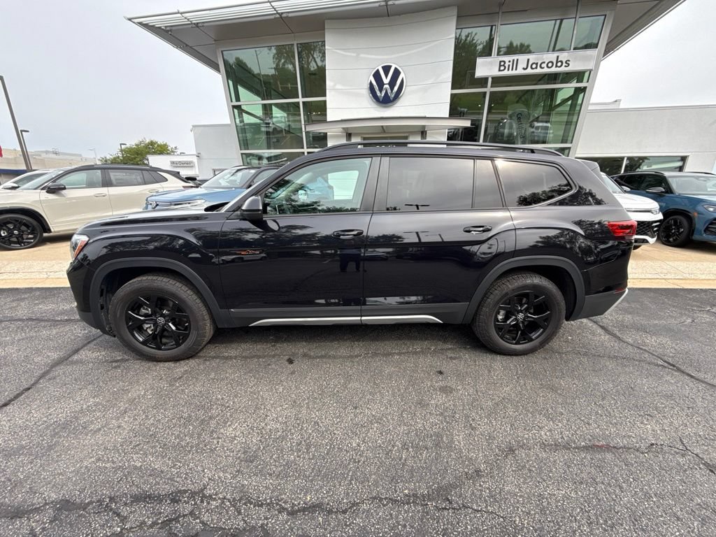Used 2026 Volkswagen Atlas Peak Edition AWD/4WD image 3