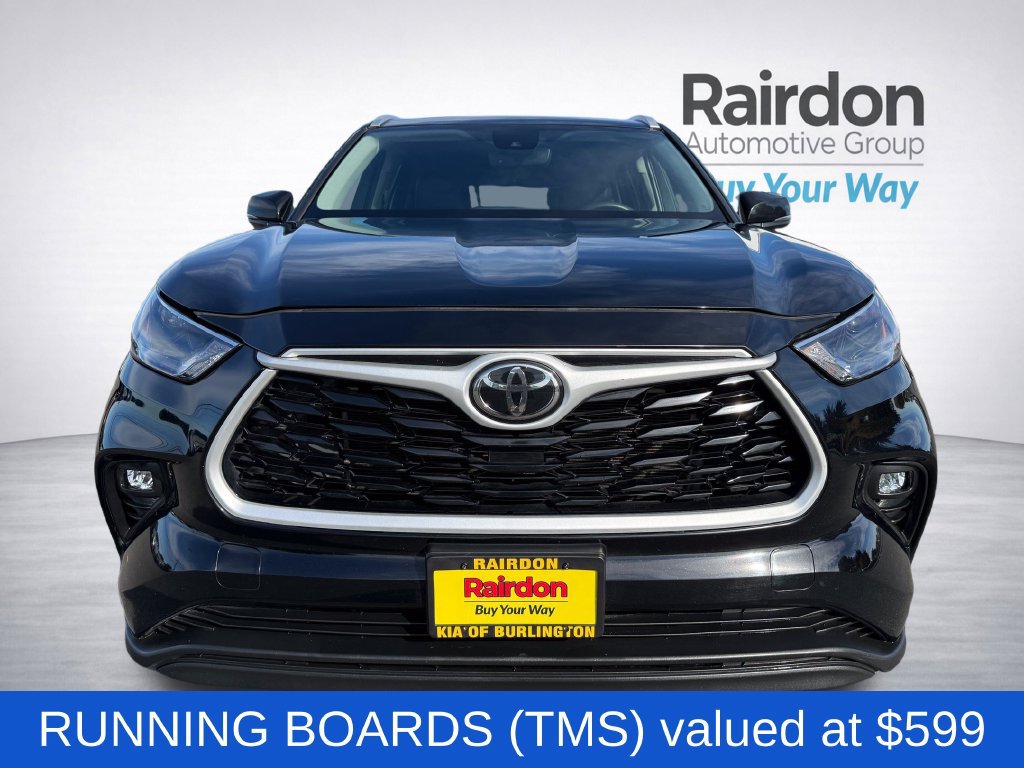 Used 2023 Toyota Highlander XLE AWD/4WD image 2