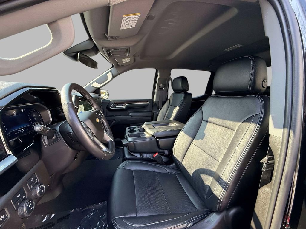 Used 2022 Chevrolet Silverado 1500 LT image 2