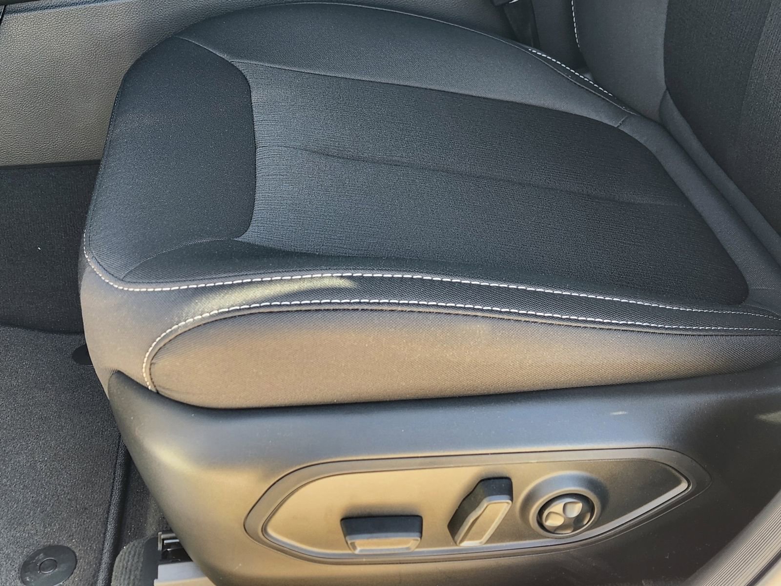 New 2026 Jeep Grand Cherokee Laredo RWD image 24