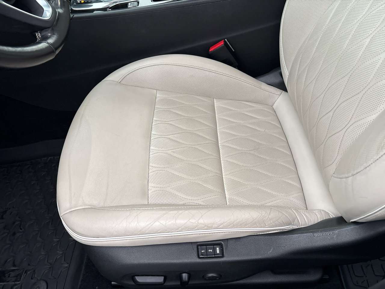 Used 2019 Buick Regal Avenir w/ Driver Confidence Package II image 8