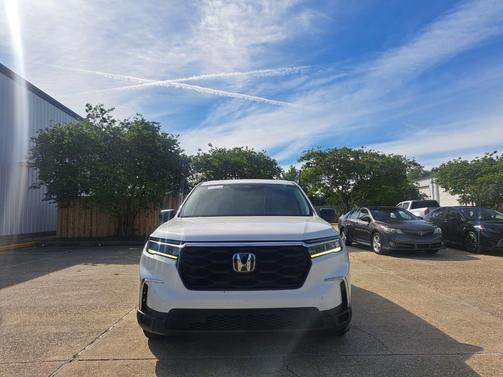 Used 2023 Honda Pilot LX image 2
