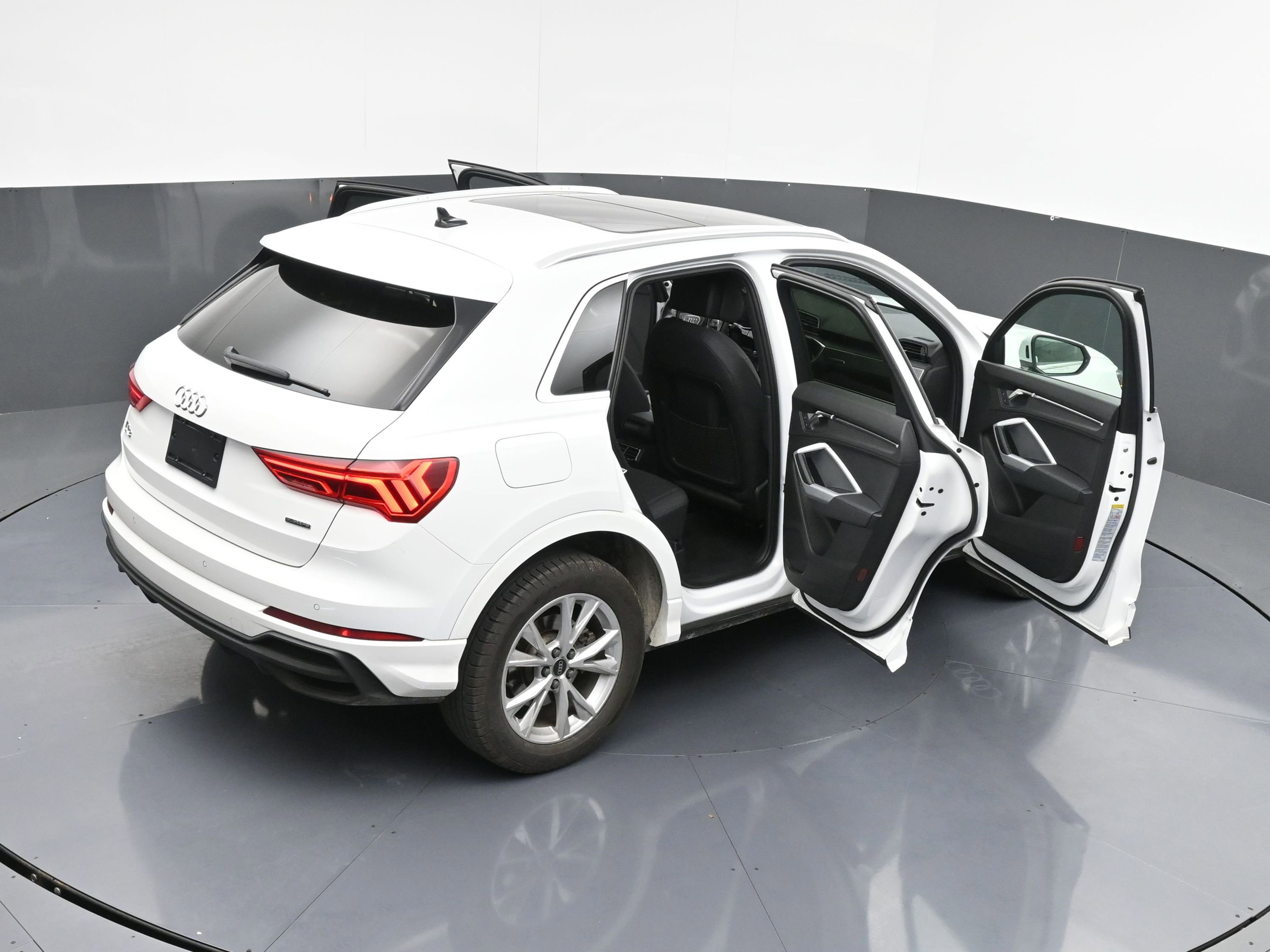 Used 2023 Audi Q3 2.0T Premium w/ Convenience Package image 43