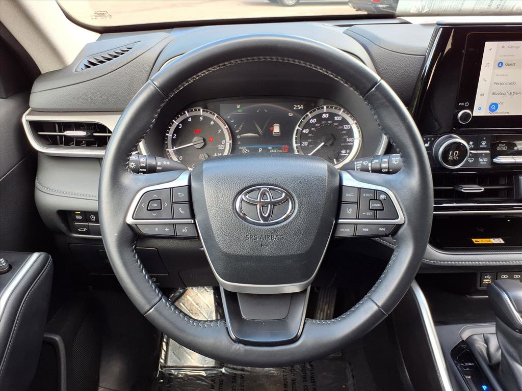 Used 2024 Toyota Highlander XLE image 16
