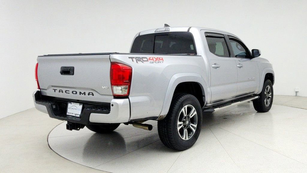 Used 2017 Toyota Tacoma TRD Sport image 5